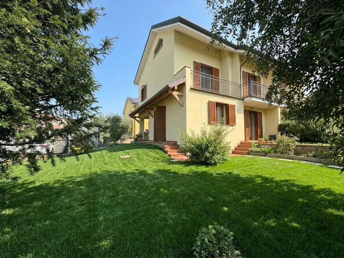 Villa in vendita a Robecco sul Naviglio - foto 1