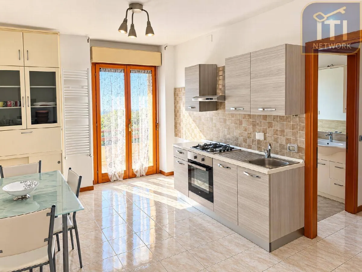 Appartamento in vendita a Pomezia, Centro - foto 1