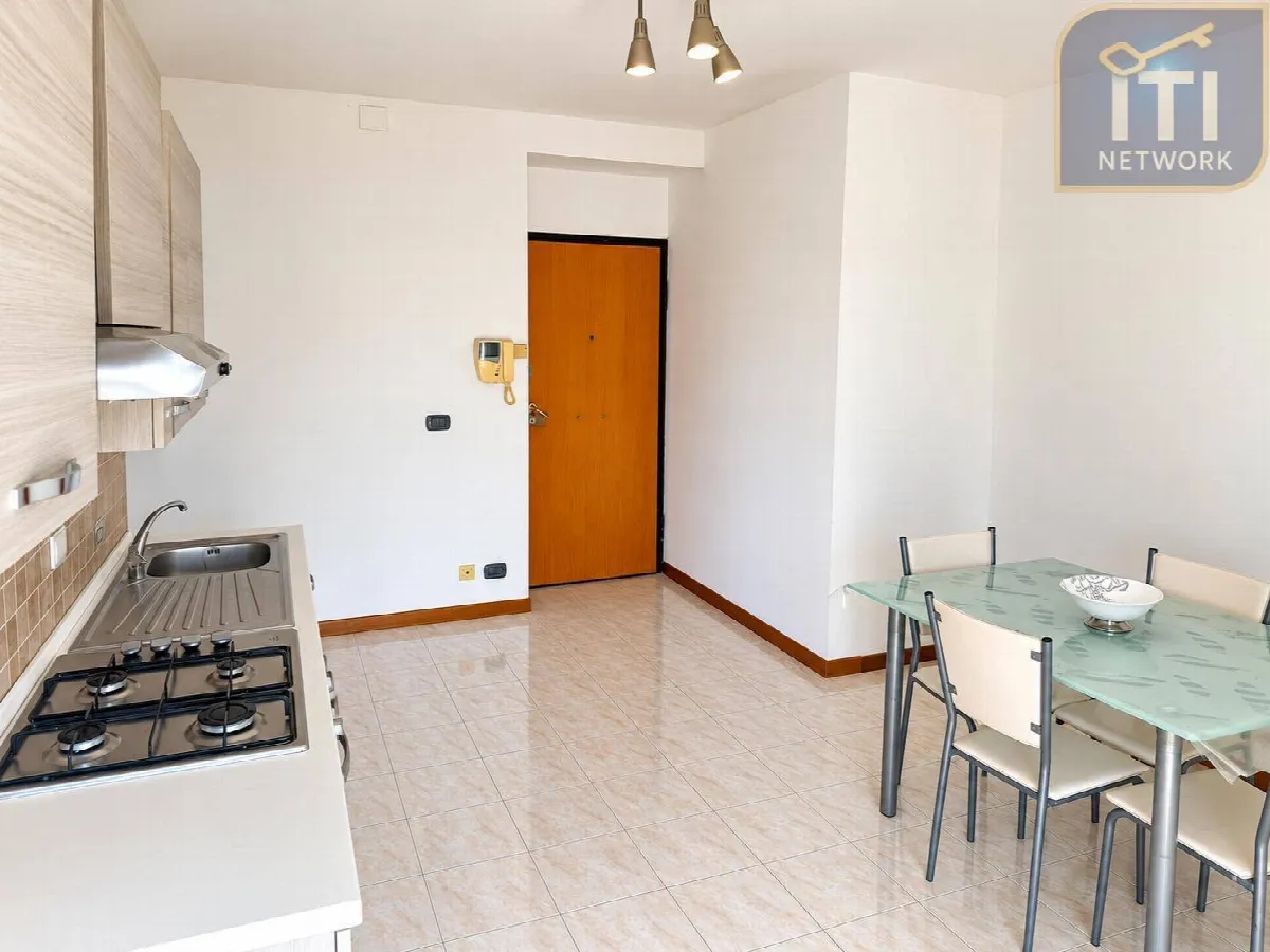 Appartamento in vendita a Pomezia, Centro - foto 2