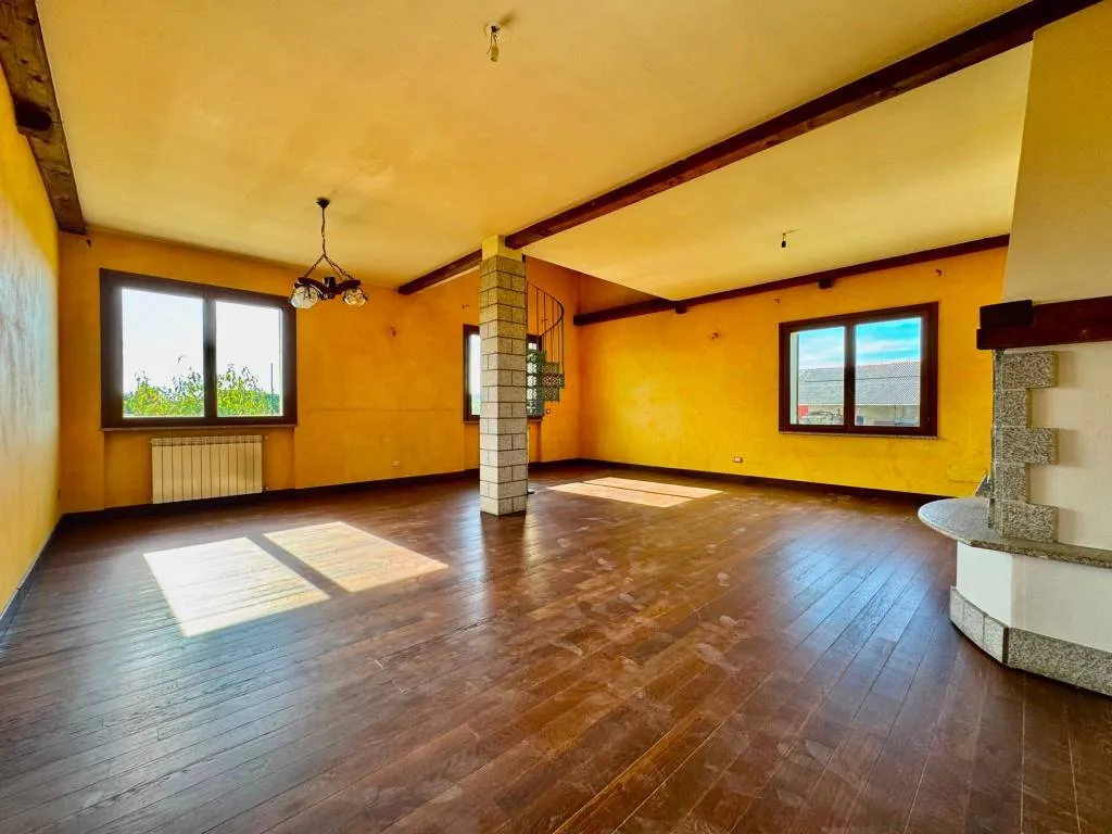 Casa indipendente in vendita a Borgo Vercelli - foto 2