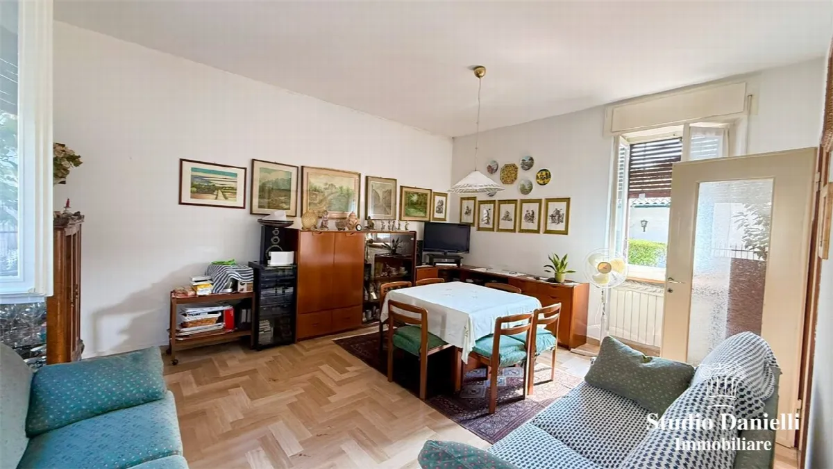 Casa indipendente in vendita a Carate Brianza - foto 2
