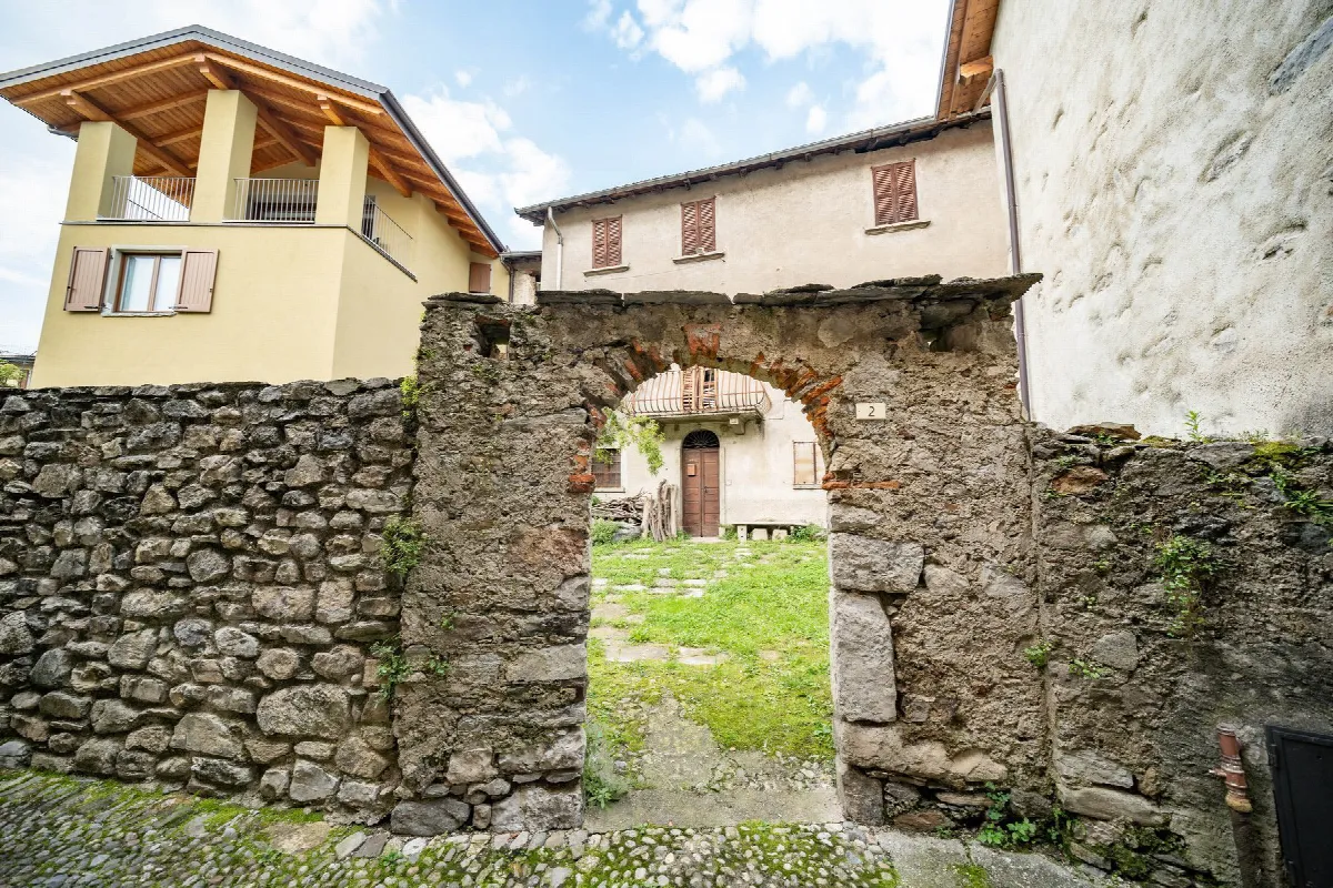 Casa indipendente in vendita a Mandello del Lario - foto 1