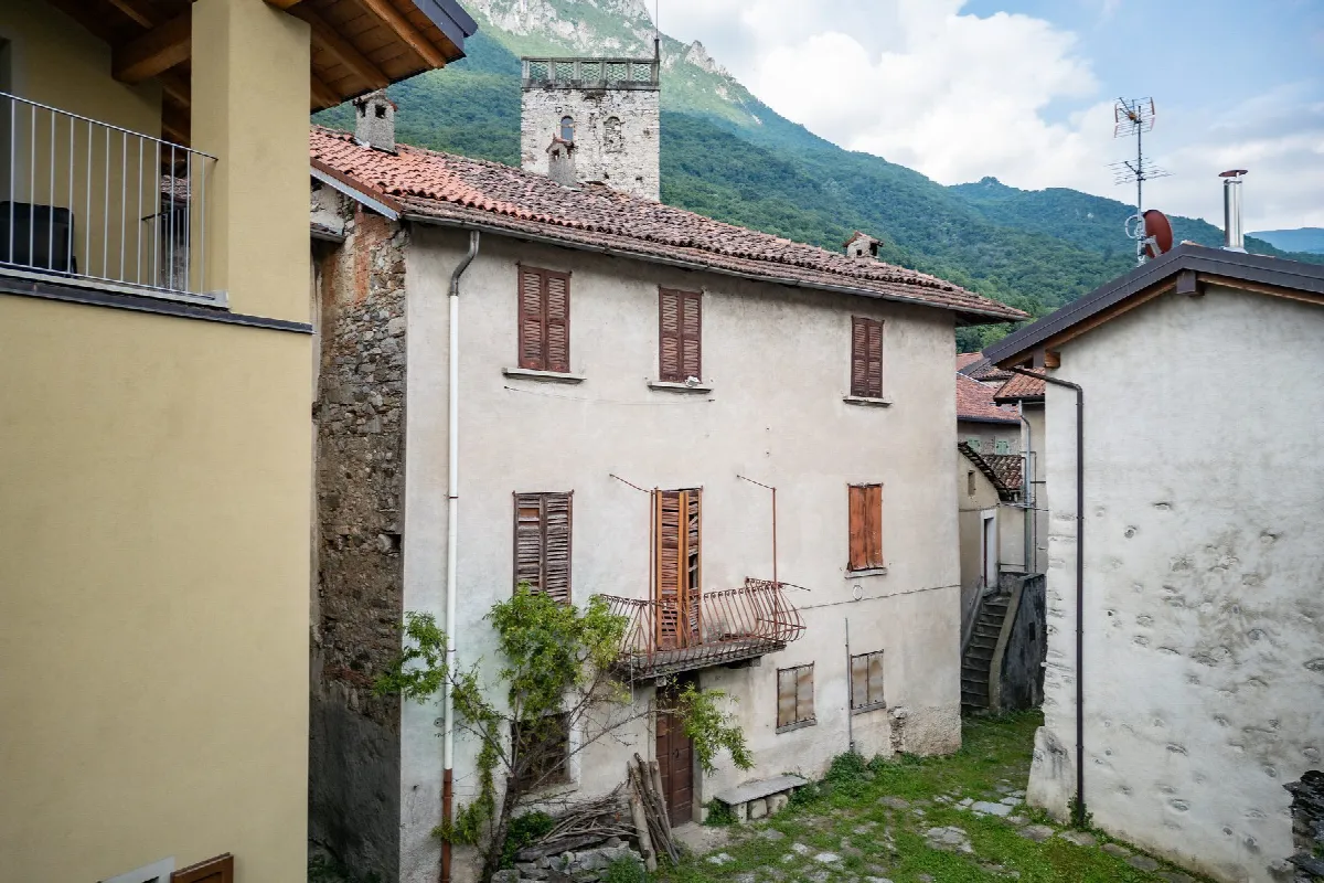 Casa indipendente in vendita a Mandello del Lario - foto 2