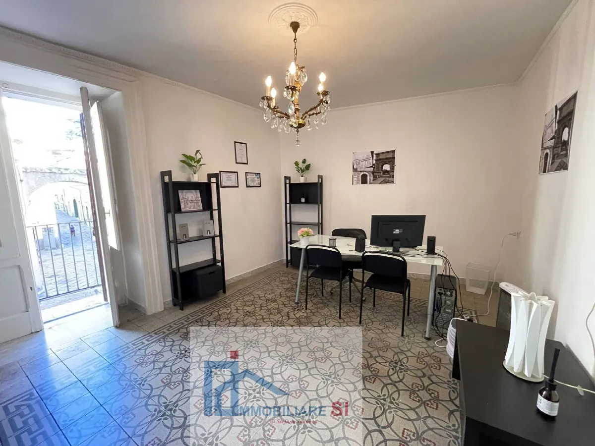 SEMINDIPENDENTE in vendita a Benevento, Centro Storico - foto 1