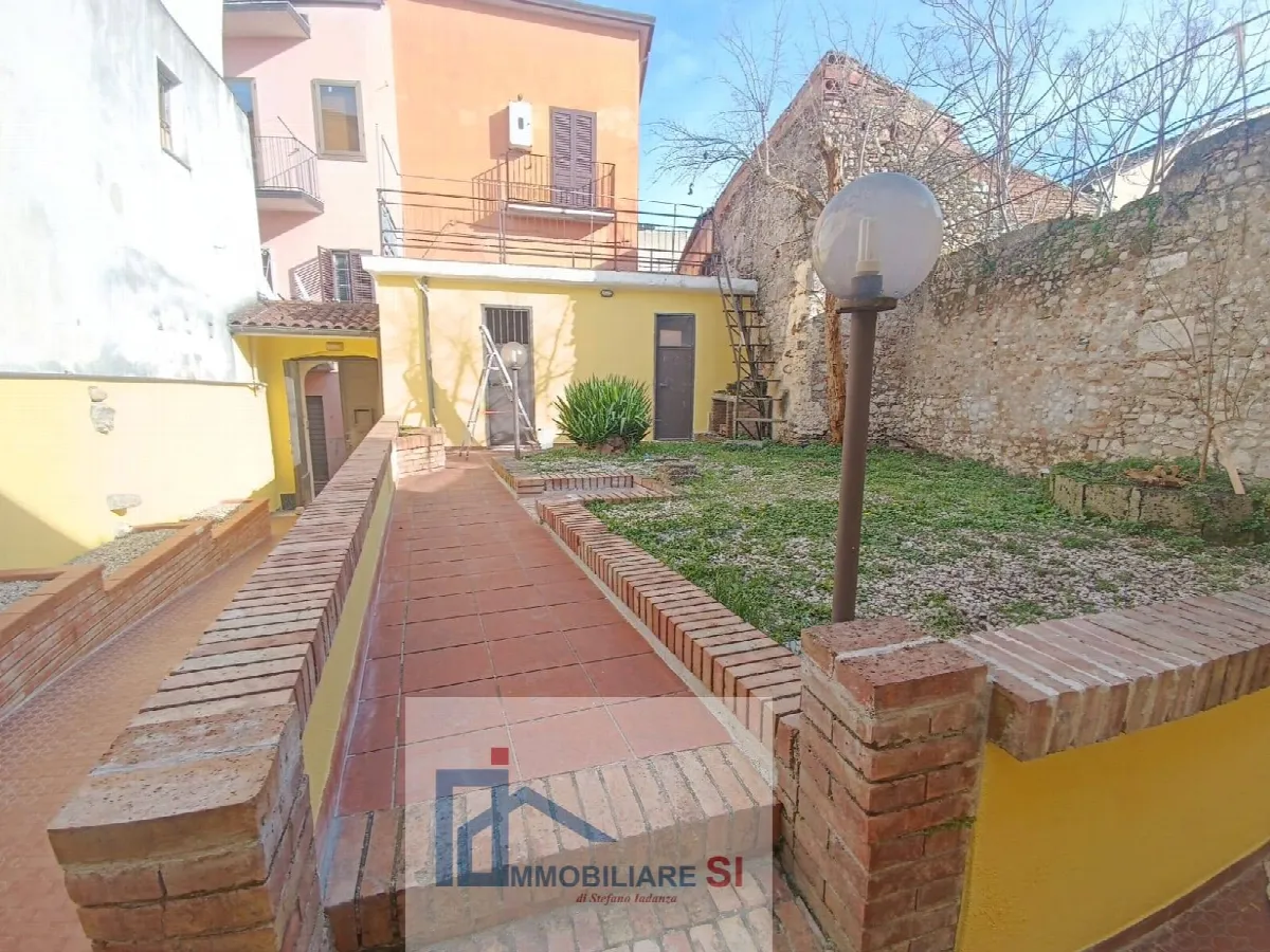 SEMINDIPENDENTE in vendita a Benevento, Centro Storico - foto 1
