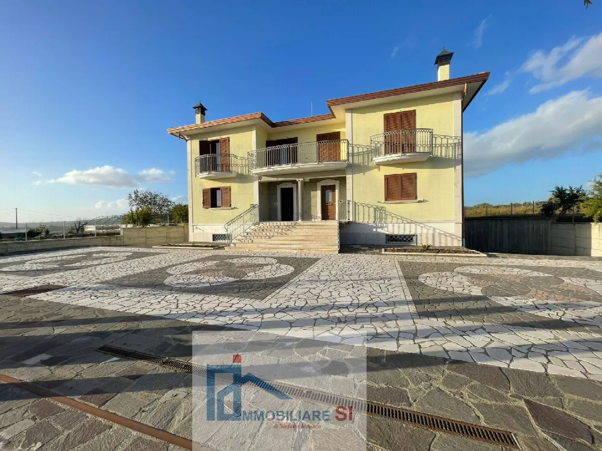 Villa Bifamiliare in vendita a Benevento, Contrade - foto 1