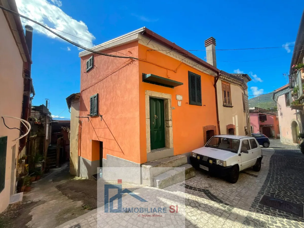 SEMINDIPENDENTE in vendita a Foglianise, Palazzo - foto 1