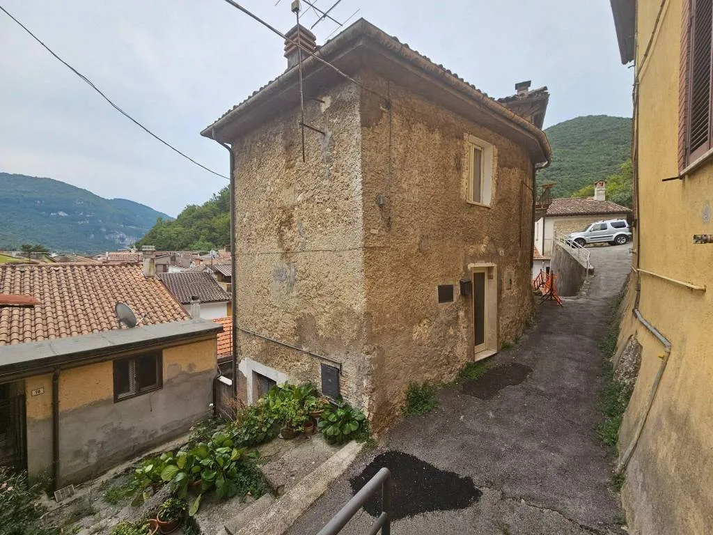 Casa indipendente in vendita a Rieti - foto 1