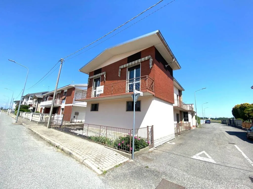 Villa in vendita a Trino - Centro - foto 1