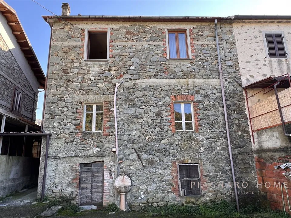 Appartamento in vendita a Filattiera - foto 1