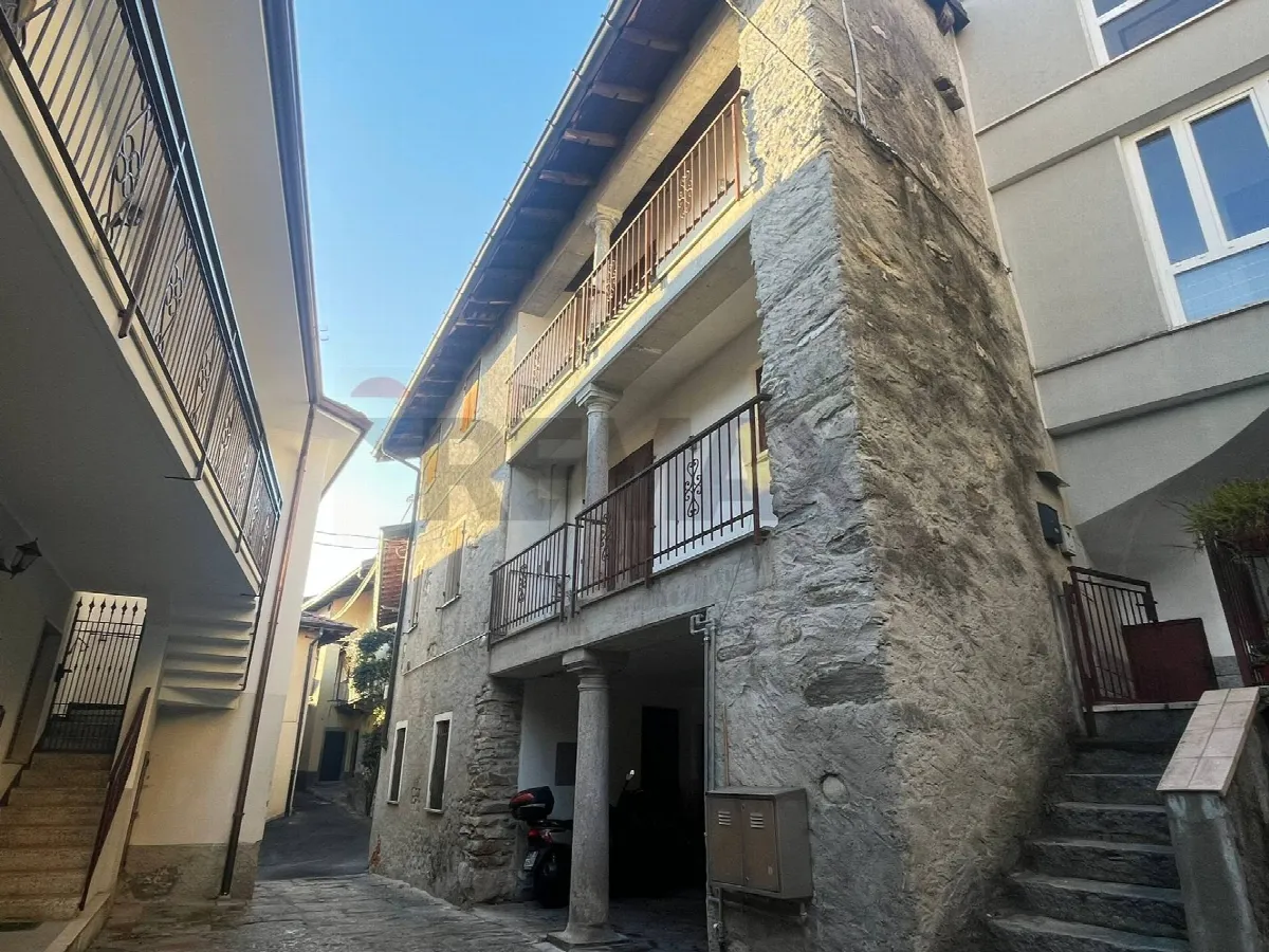 Porzione di casa in vendita a Duno - foto 1